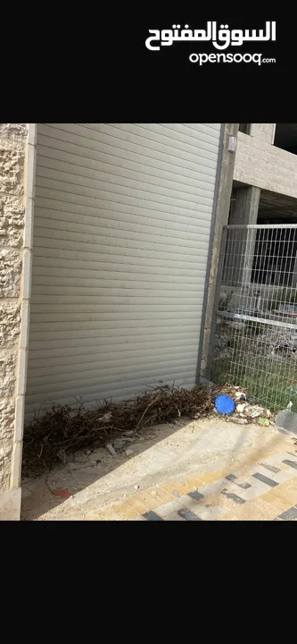 محل مع مساحة خارجية مبلطة مشتلفوت