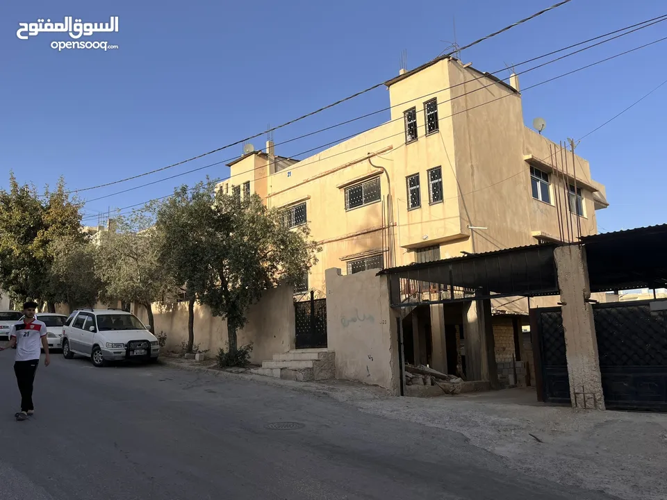 عمارة ثلاث طوابق + شقة ارضية عظم +تسوية  + كراج سيارات  للبيع