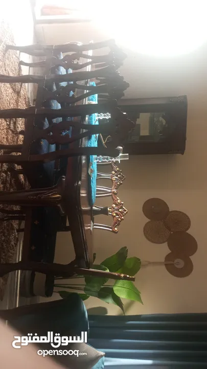 طاوله سفره مع فضيه ثقيله جدا وكبيره