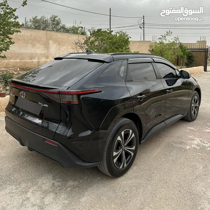 لعشاق التميز BZ4X اسود (صنف نادر.7 كاميرات.4 شاشات.)فحص كامل مالك أول من الزيرو بحالة الوكالة