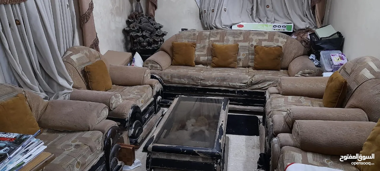 طقم كنبايات كويتي خشب زان للبيع ومع طاولة