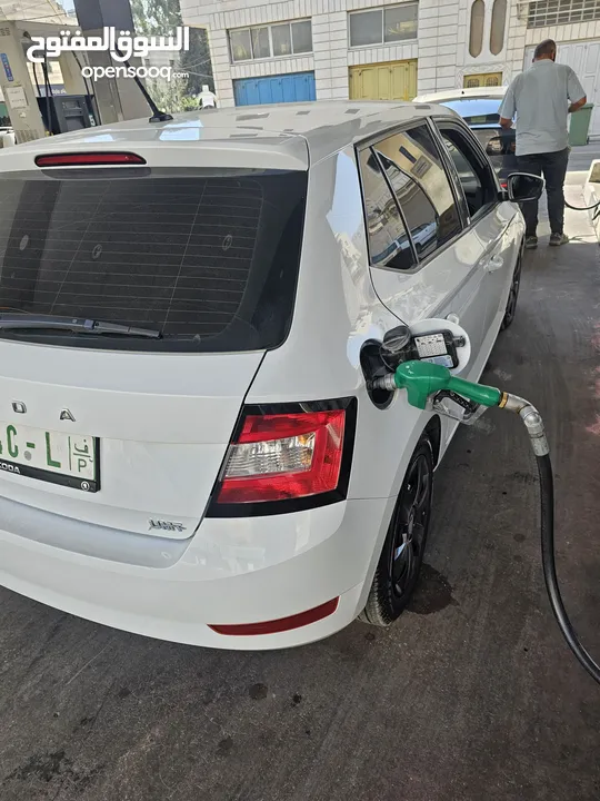 سكودا فابيا ترخيص تامين لا شهر 4  السياره اقتصاديه جدا عدداد قليل لا صيانه  كوشوك جديد من شهر مركب