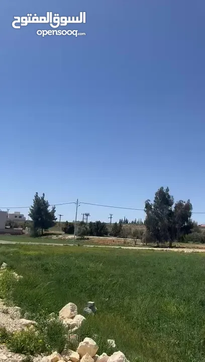 ارض سكنية  للبيع طريق المطار بالقرب من فلل جرين لاند بمساحة ( 1801 م ) في ناعور