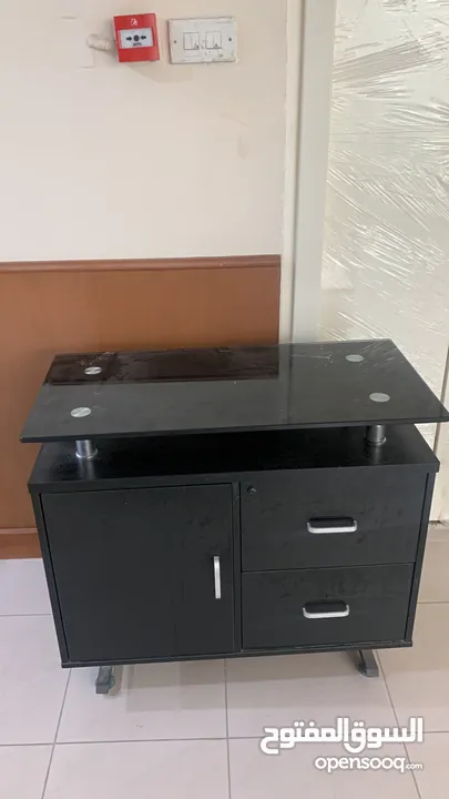 Ikea table with 3 drawers - (228782248) | السوق المفتوح
