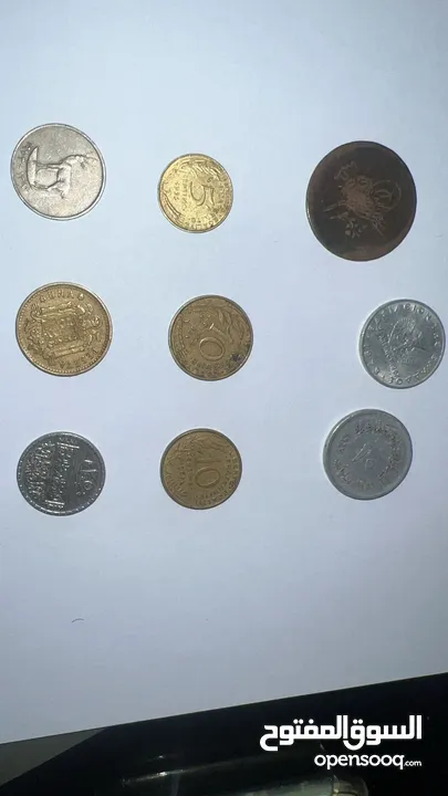 عملات اجنبية وطوابع قديمة