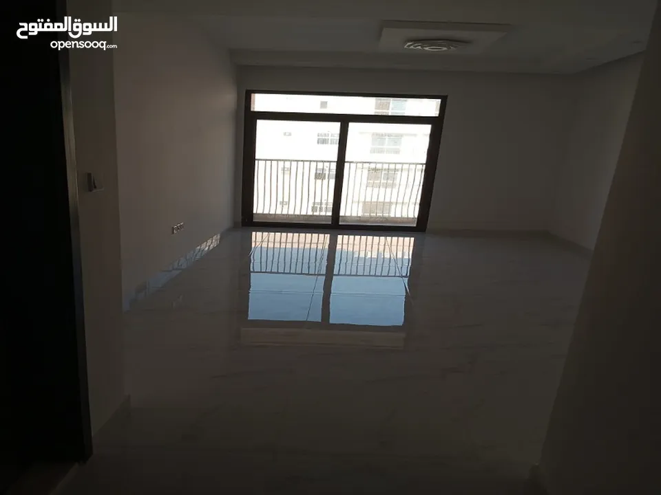 منطقة هادئة وقريبة من جميع الخدمات في المويهات 3.  Quiet area, close to all services in Al Mowaihat