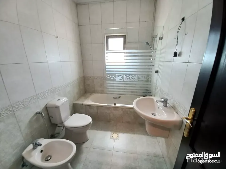 شقة غير مفروشة للإيجار 230م2 ( Property 17523 ) سنوي فقط