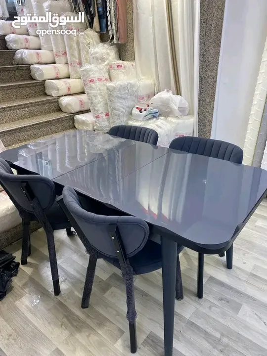 طاوله طعام استعمال خفيف جدا