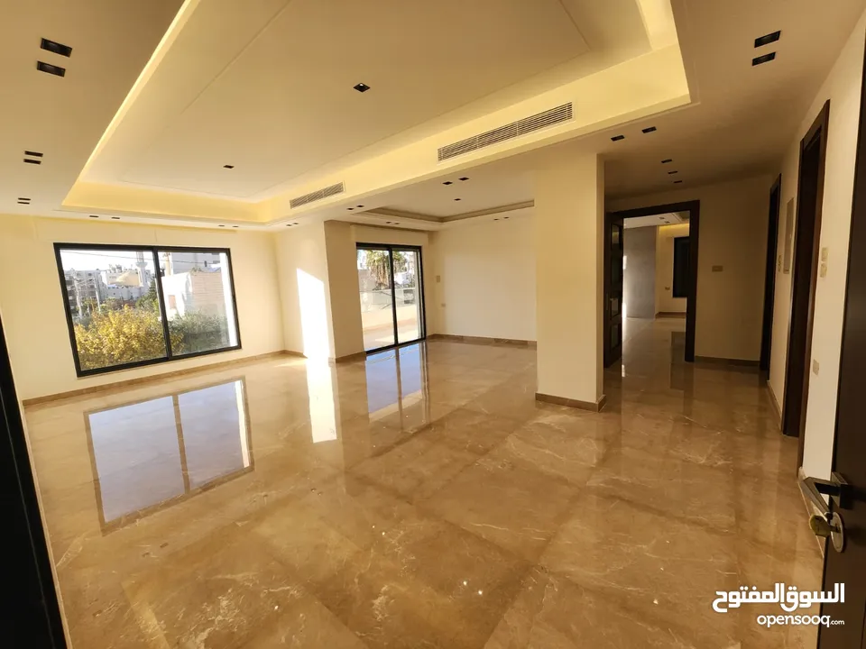 شقة فارغة للبيع في عبدون  ref : 14390