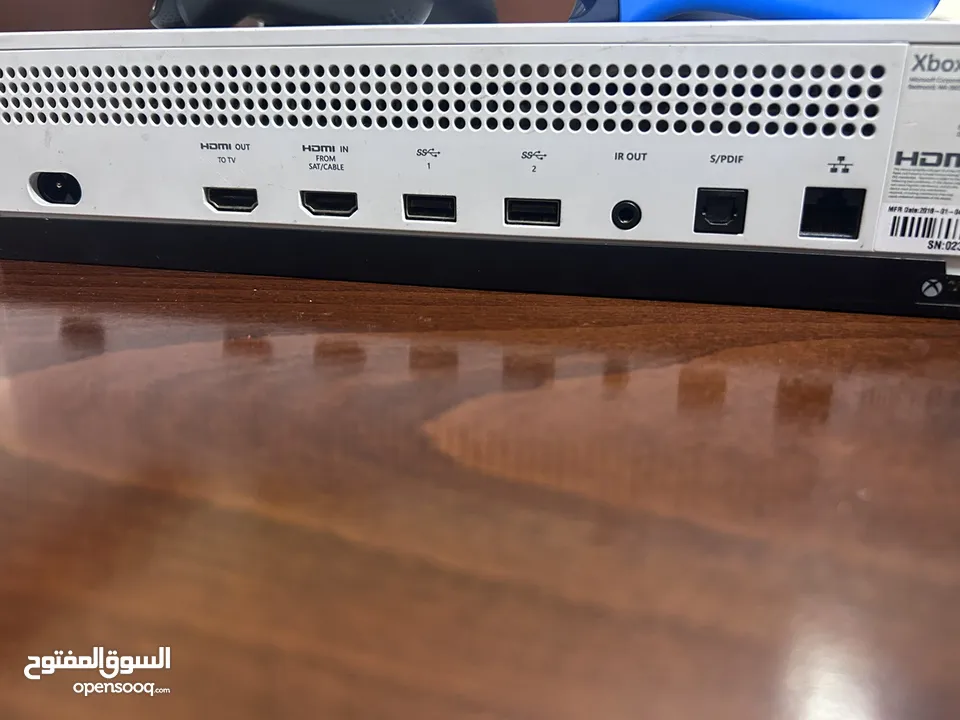 اكس بوكس ون أس مساحه 1 تيرا معا يدين تحكم