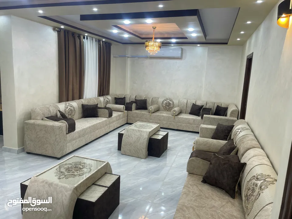 جلسات الخليجية بحدث الموديلات 17 مقعد مع طقم طربيزاط ومراكي
