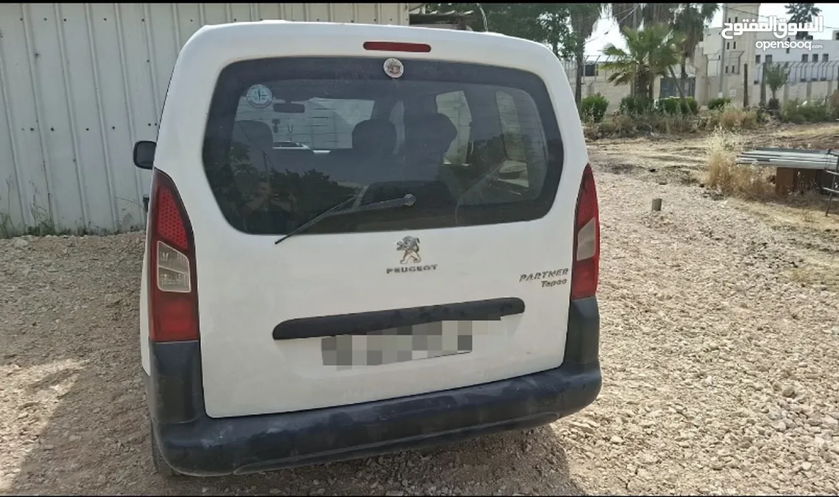 للبيع سيارة بيجو بارتنر 2015