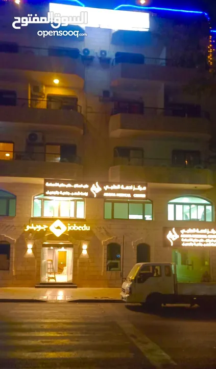 محل ارضي في العقبه في شارع الحمامات التونسيه اهم شوراع العقبه ، محل ارضي مع او بدون تسويه بمساحه 250