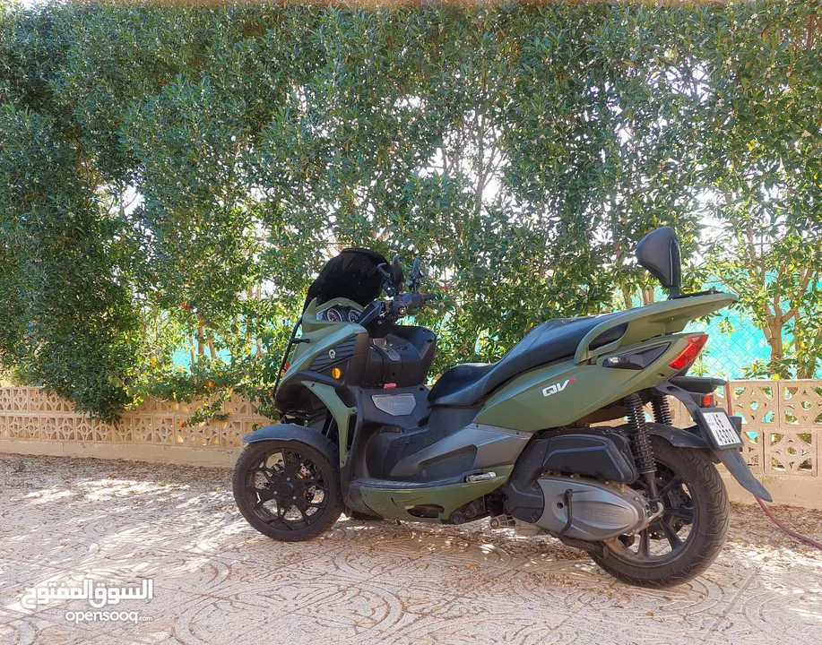 دراجة سكوتر كوادرو ثلاثية العجلات صناعة سويسرية محرك 350cc موديل 2019