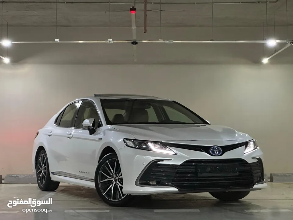 Toyota Camry 2023 Gle  بحالة الوكالة