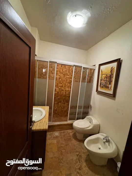 Luxury apartment three bedroom All en-suite have heating and cooling central AC,Electric abajour.