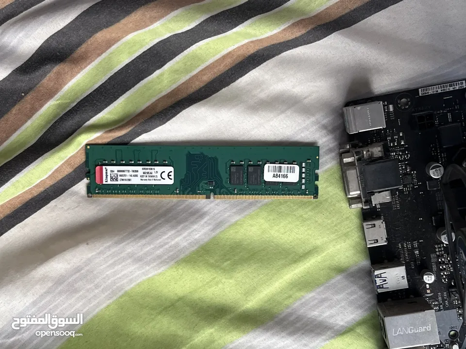 رامات ومعالج مع لوحة i7