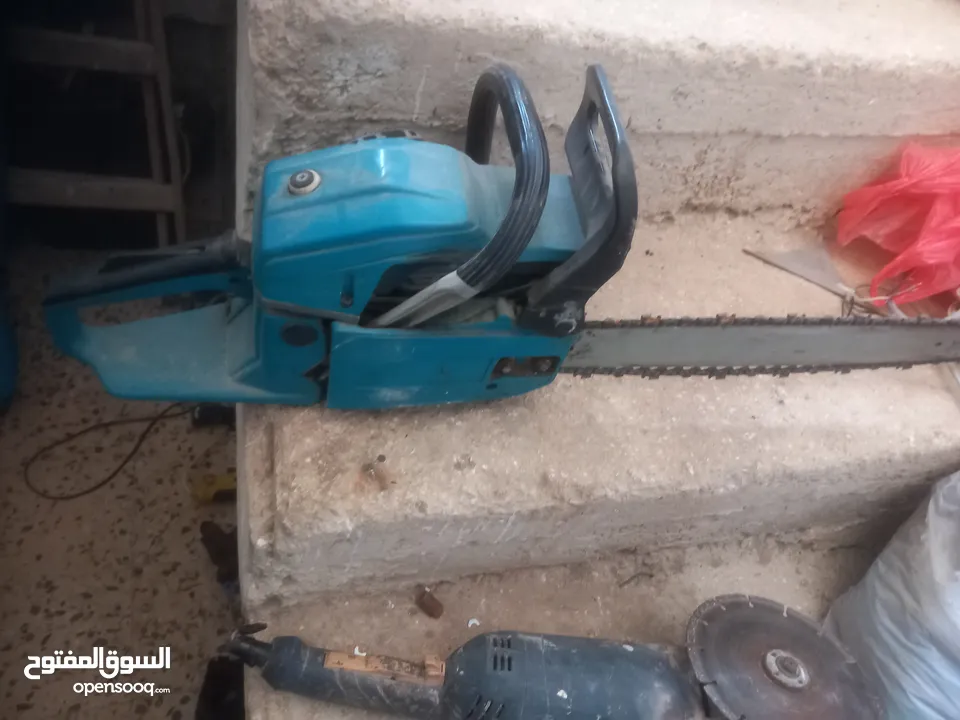 منشار حطب بنزين وصاروخ قص صناعي