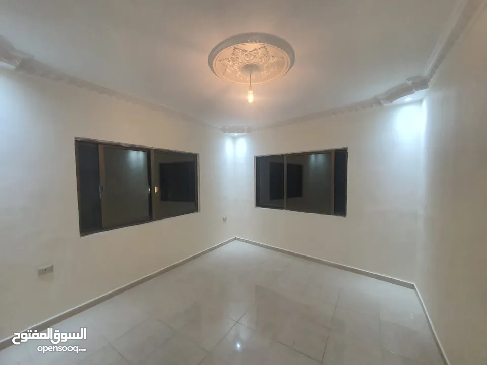 مستودع بحي عدن (محل) داخل  بحي سكني   للاجار