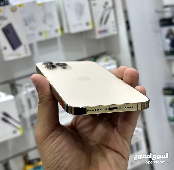 عرض خاص : iPhone 12 pro max 256gb هاتف نظيف جدا بحالة الوكالة بدون اي شموخ أو مشاكل مع ضمان و ملحقات