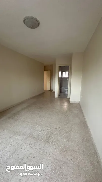 شقة طابقية للإيجار في مأدبا - بالقرب من إشارات الكرك - شارع ركس بن زايد العزيزي - بجانب كنيسة الرسل