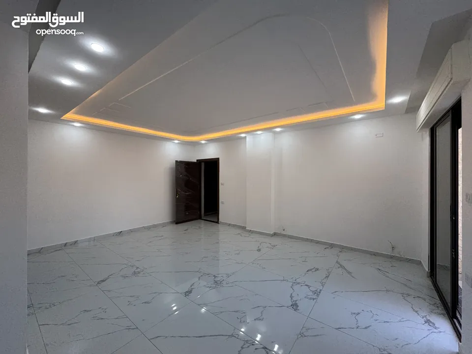 شقة مميزة باطلالة دائمة مساحة 165م بتشطيبات مميزة باجمل مناطق صويلح قرب الجبيهة