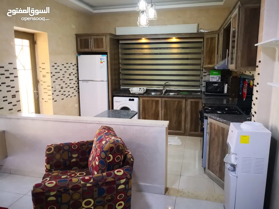 شقة مفروشة ارضية فاخرة للايجار بالقرب من الجامعه الاردنيه و جامعة الاميرة سمية الجبيهة 4 من المالك م