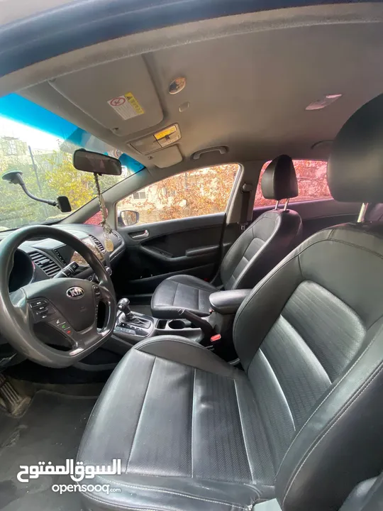 سيارة KIA K3 2017 بحالة ممتازة للبيع 1600 cc لون رمادي
