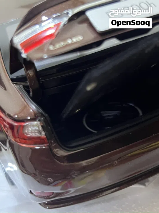 للبيع مجسم لكسز es 1/18