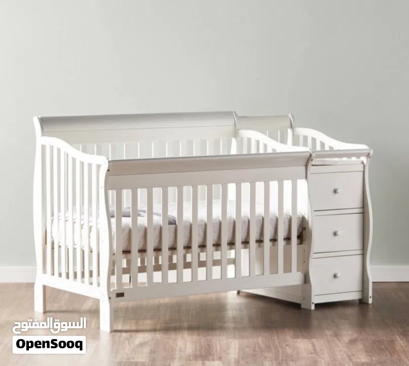 سرير أطفال ماركة جيجلز للبيع