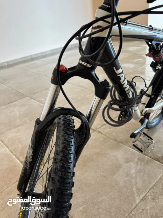 بسكليت jamis للبيع بمواصفات مميزة وسعر مميز