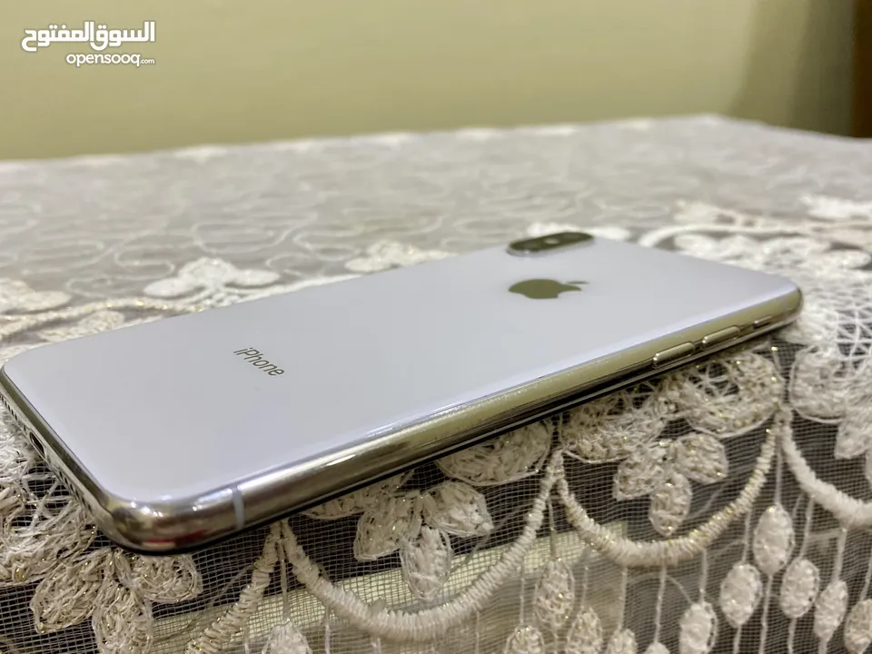 بسعر مغريي iPhoneX بحالة الوكالة