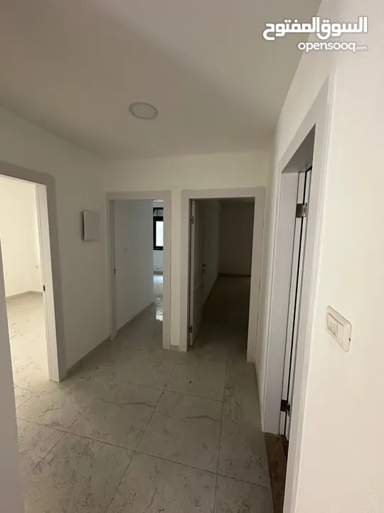 شقه للبيع مع حديقه بعين منجد