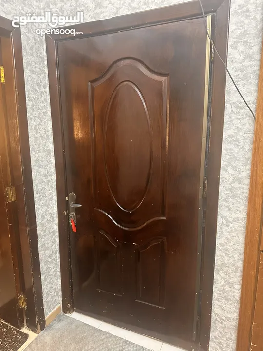 أبواب خشب مستعملات للبيع