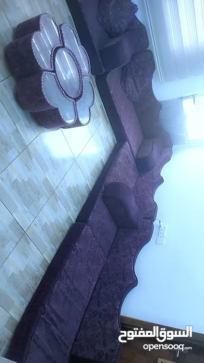 طقمين فرش عربي مستعمل لون سكني ولون نهدي