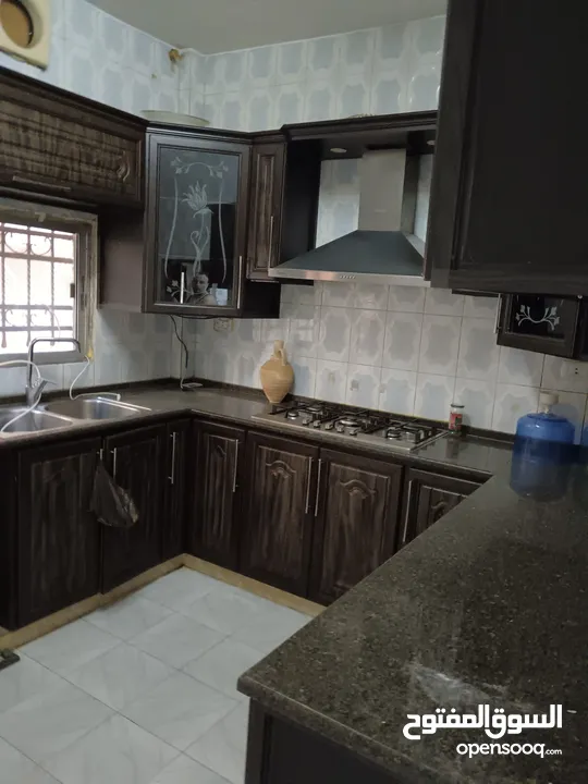 عمارة ثلاث طوابق للبيع في المنارة بسعر لقطة
