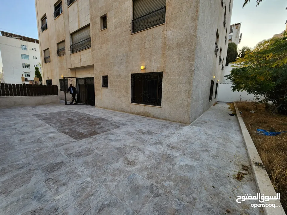 شقة فارغة للبيع في دير غبار  ref : 14242