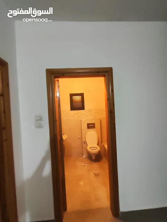 للايجار شقه ديلكس على شارع عين مصباح المؤدي الى الطيره