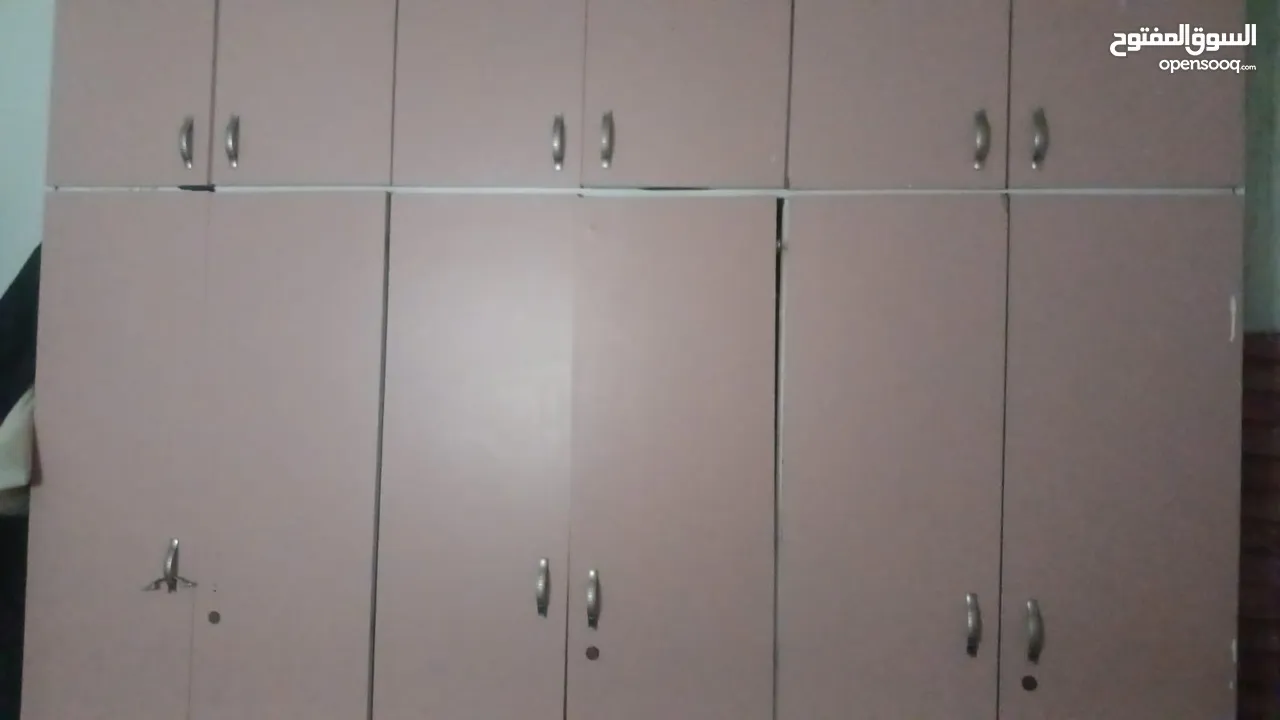 كنب وكورنر وغرفة نوم وثلاجة للبيع المستعجل