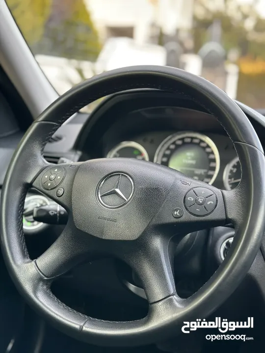 Mercedes C180 Elegance 2009 قاطعة مسافة 110 الف كم مالك اول فحص كامل