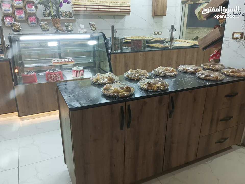 عدة محل حلويات كاملة للبيع بسعر مغري
