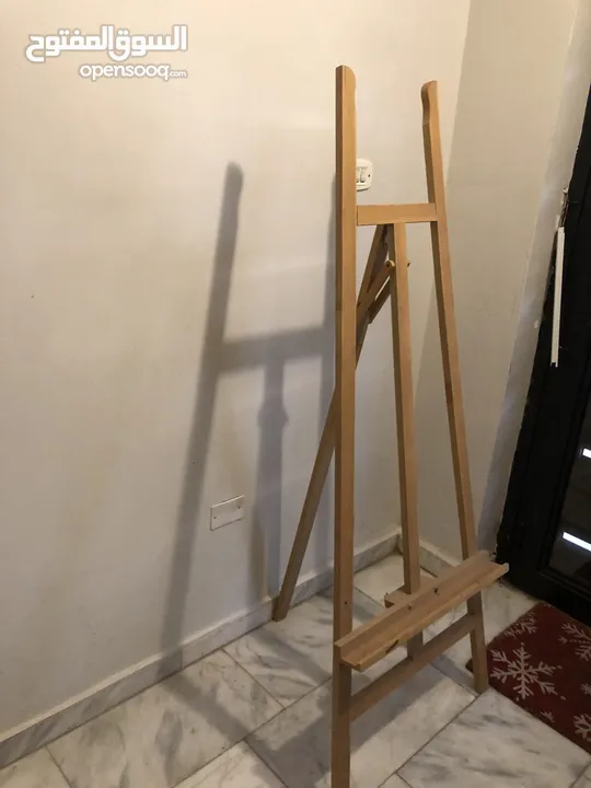 ستاند رسم خشبي عالي الجودة