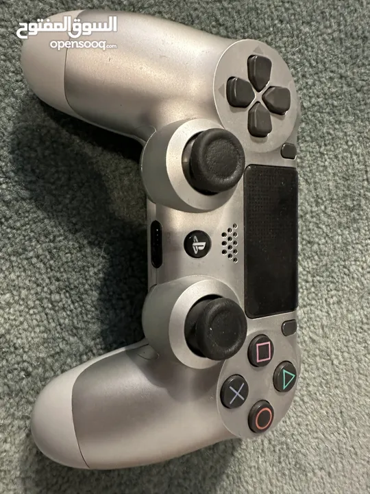 PS4 with 2 remotes