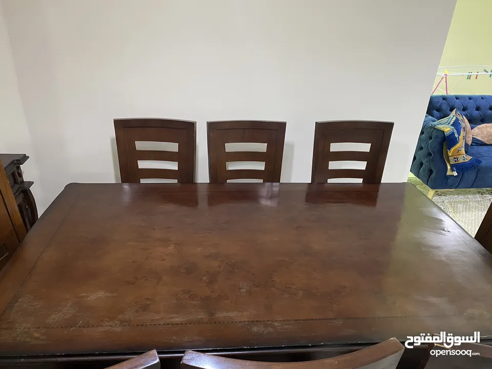 طاولة 8 مقاعد مع دنسوار