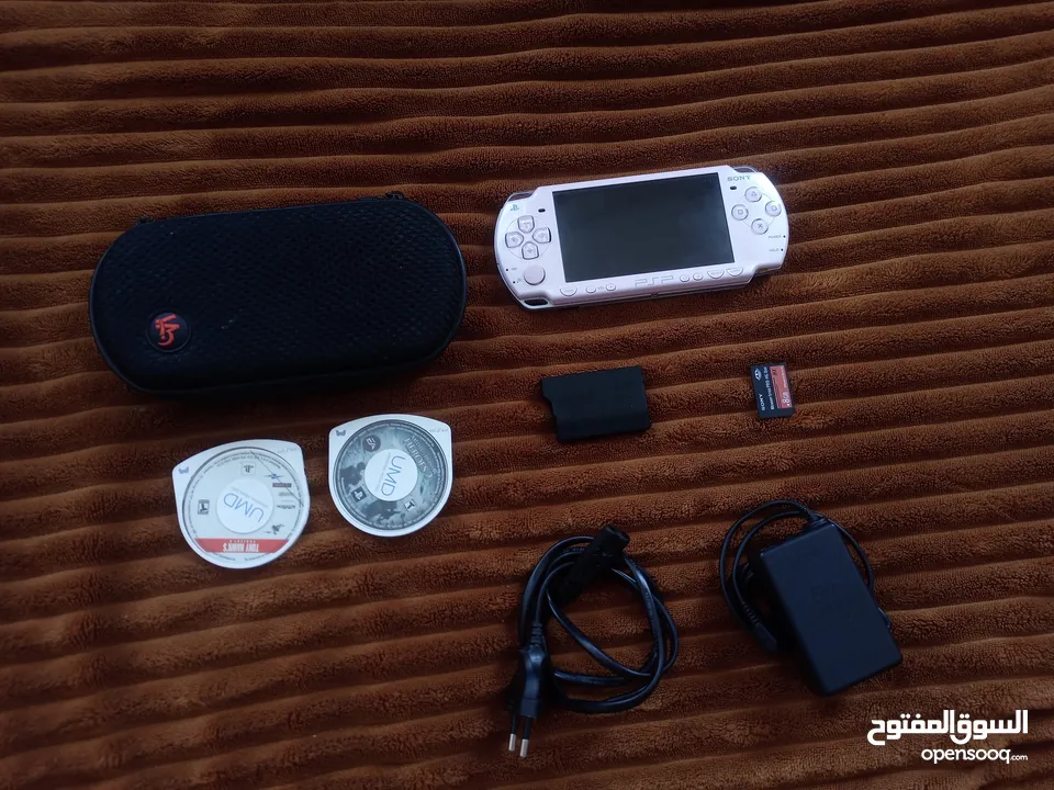Psp portal لون زهري مع كامل أغراضها