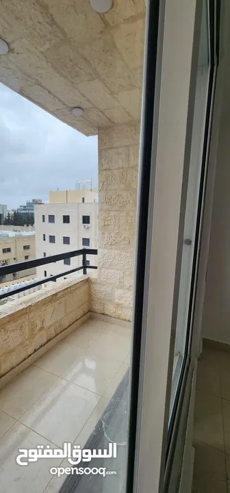 استوديوهات استثمارية للبيع سعر مميز  اربد مجمع عمان الجديد مقابل مستشفى التخصصي قرب كلية الطب