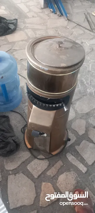 للبيع ماكينة قهوة بحال الوكالة
