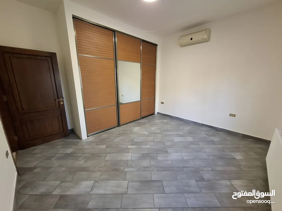 شقة غير مفروشة للإيجار ( Property 40836 )-175064131