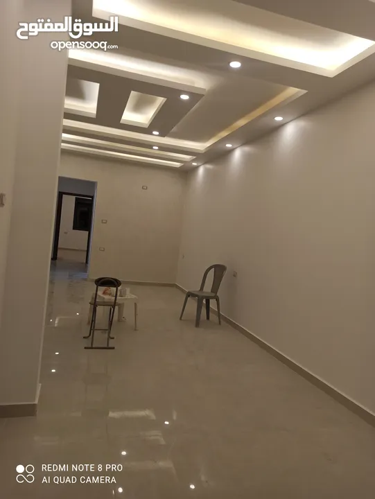 شقة للبيع طابق اول مساحة 180 م بالزرقاء الجديدة خلف فندق جوابرة تستحق المشاهده