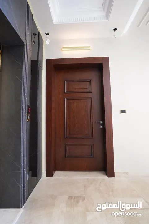 شقه مميزه للبيع بعد المدارس العالميه طريق المطار مباشره بسعر مغري تشطيب سوبر ديلوكس